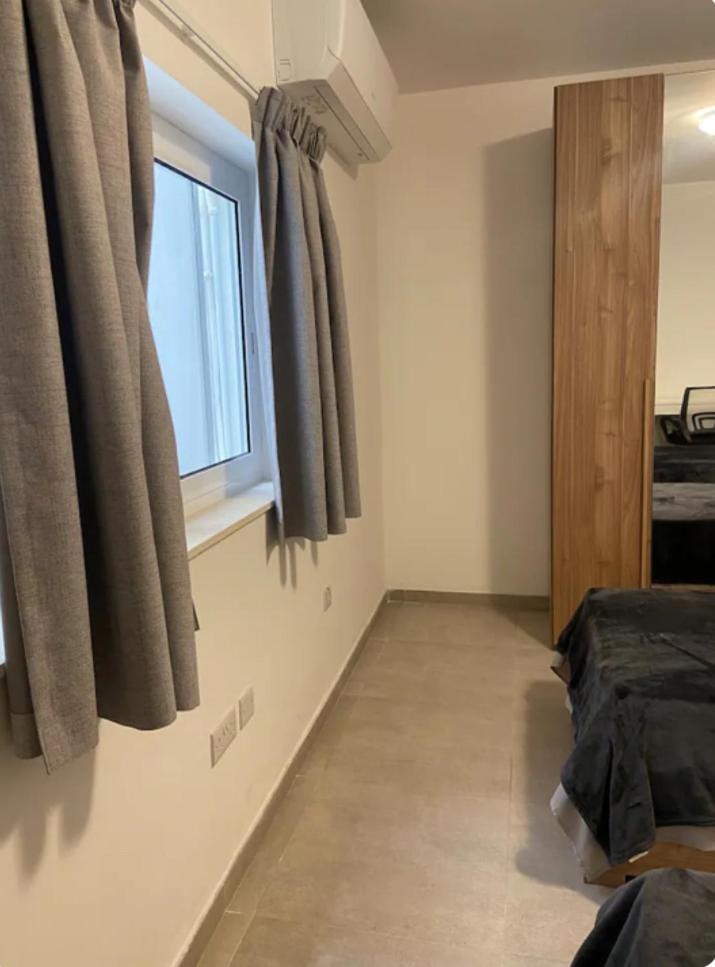 Room Near City Centre In A Shared Apartment Tal-Hriereb Exterior photo